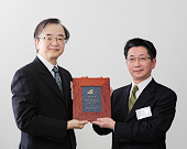 「科学技術への顕著な貢献2011(ナイスステップな研究者)」の表彰式の様子